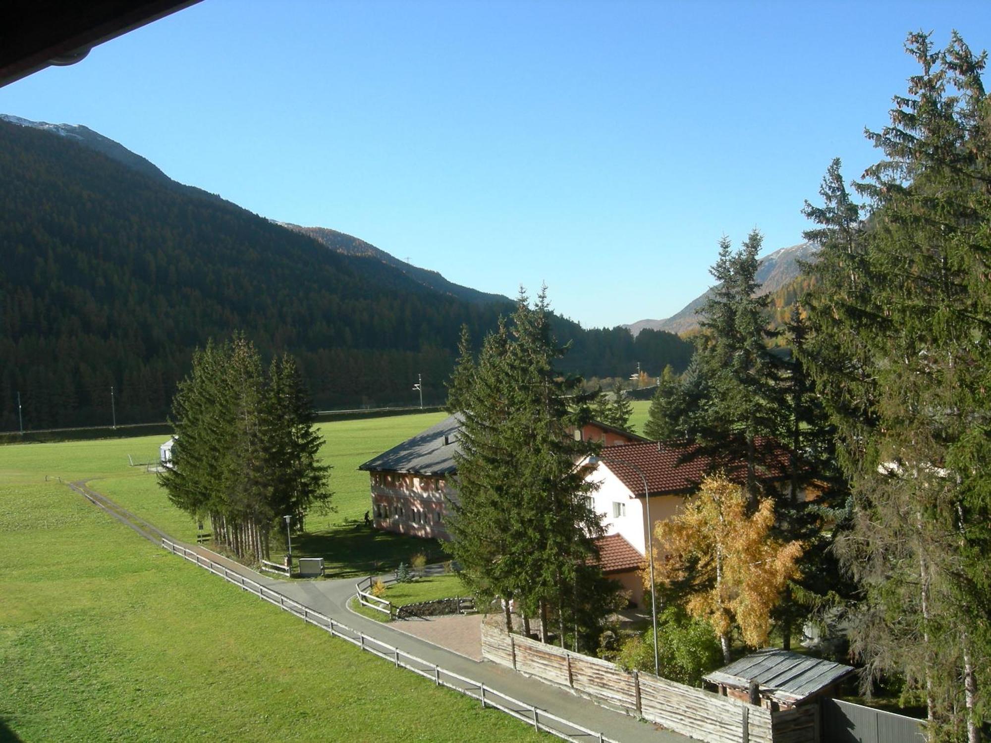 Hotel Adler Garni Zernez Exterior photo